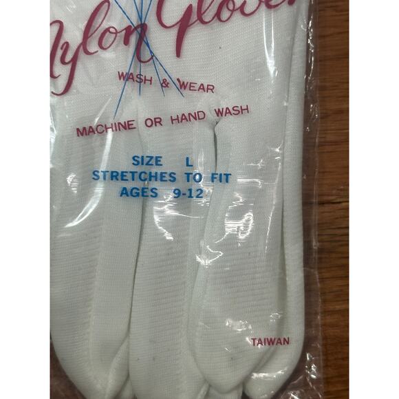 Deadstock New in Package Vintage 60s Girls Nylon Wrist Gloves L 9-12 - Picture 3 of 3